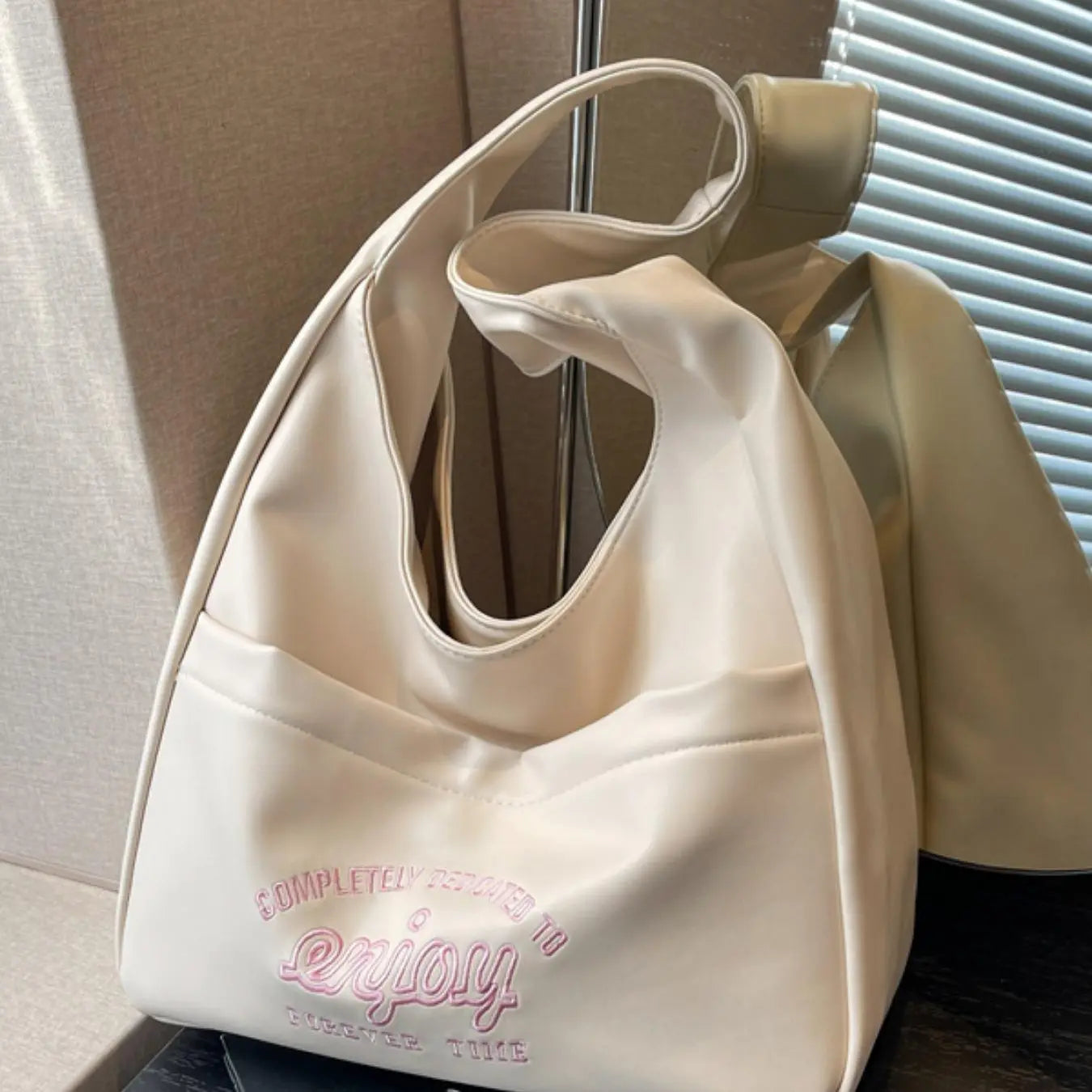 Trendy Solid Color Tote Bag: Perfect Mother's Day Gift! 💐👜 #SummerFashion #ToteBag #GiftIdea